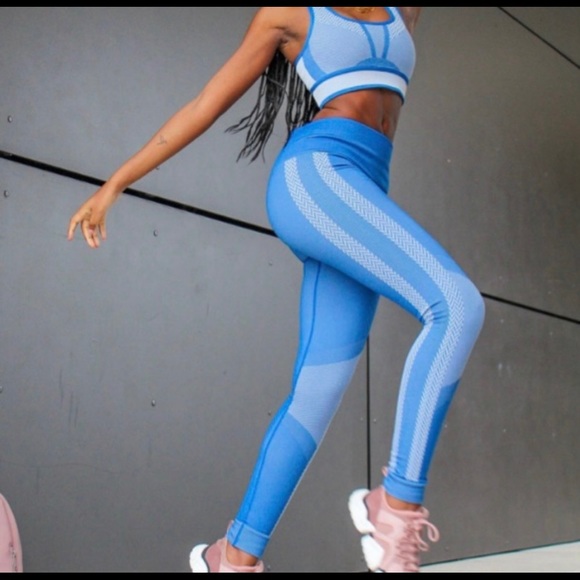 Blue Chevron Fabletics Set - Picture 3 of 4